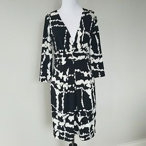 Adorable BCBG black & white dress. Size S. EUC.